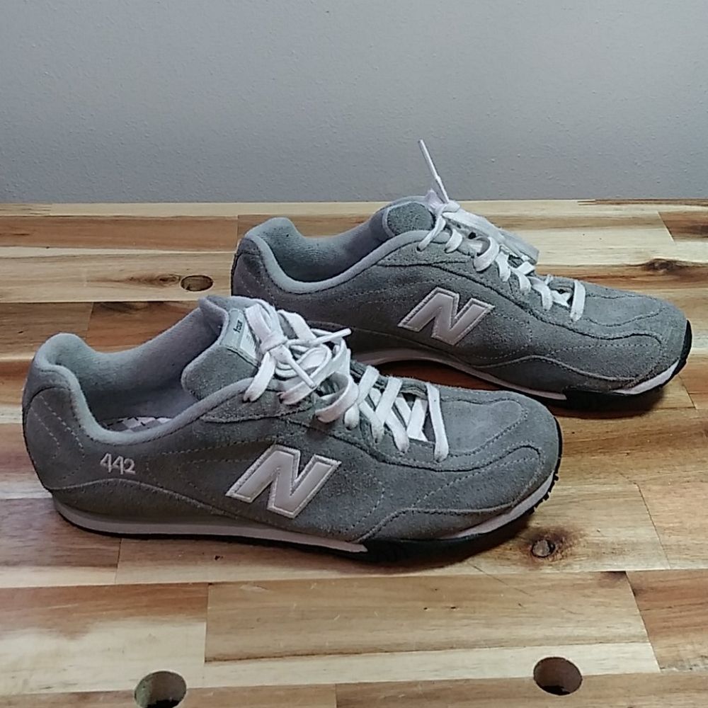 New Balance Ladies 442 gray running shoes size 6